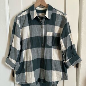 Universal Thread Green and White Plaid Button Down Shirt